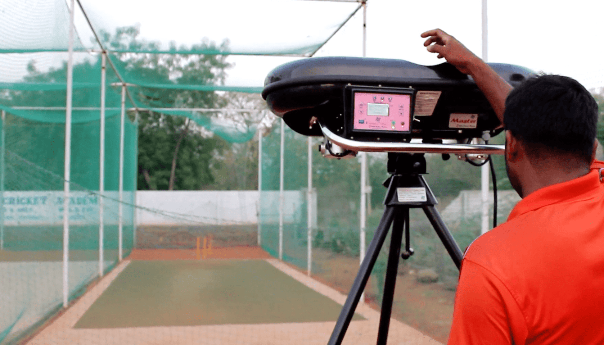 iWinner bowling machine in training